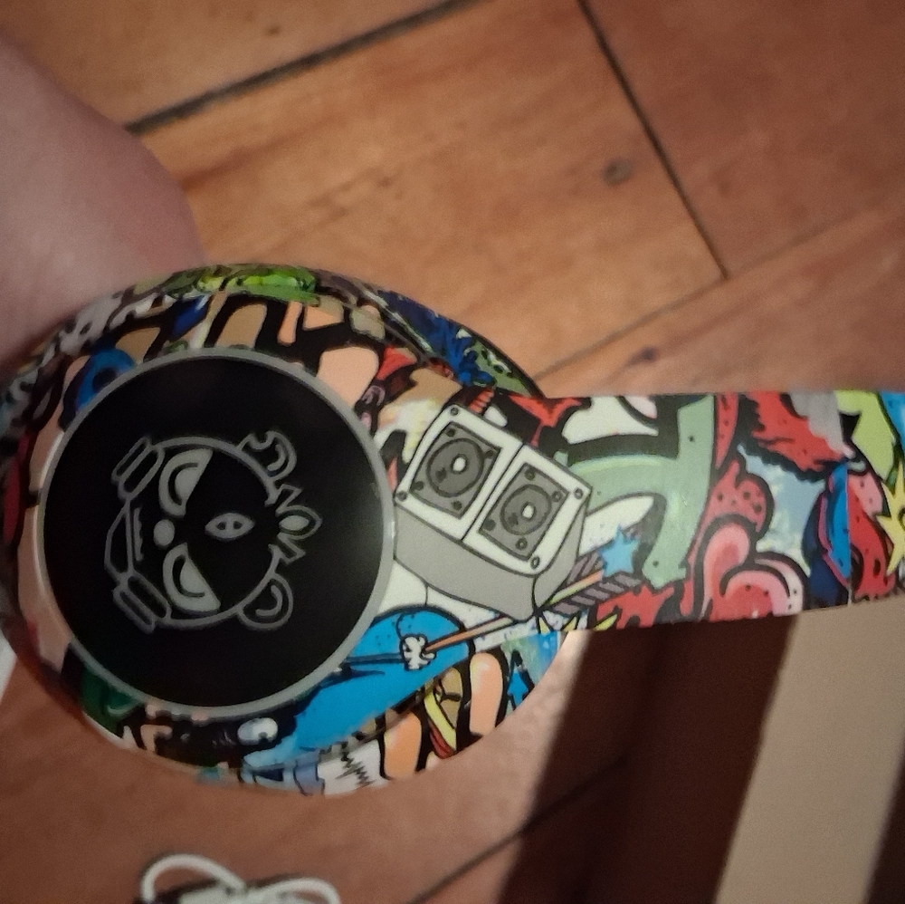 *bogo* Graffiti Style Wireless Headphones - Picture 3 of 6